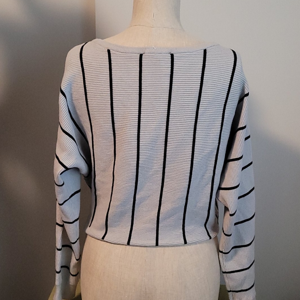 Express Sweater - Picture 3 of 6